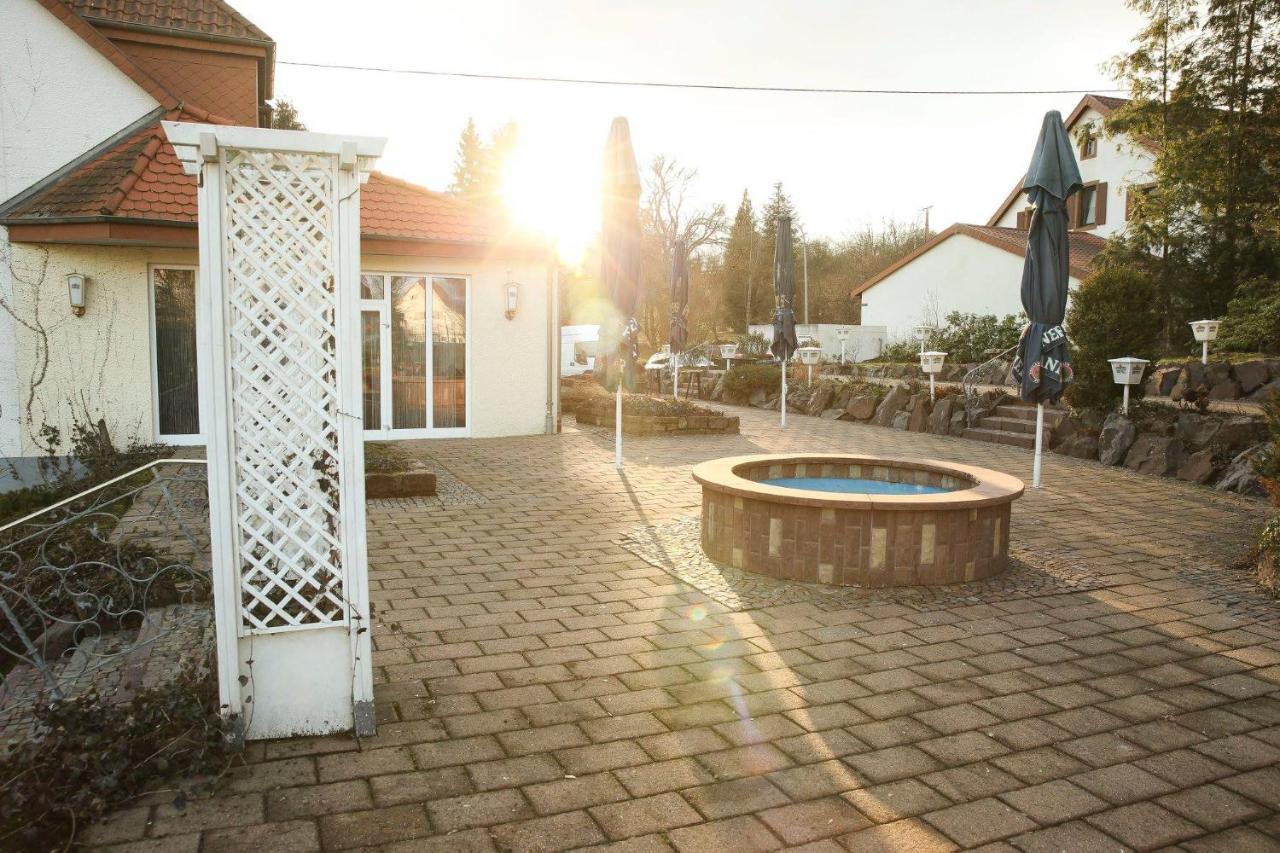 Zur Linde Ottweiler Exterior foto